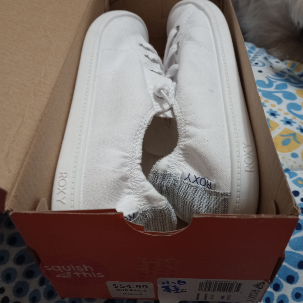 Size 8 Roxy slip on shoes